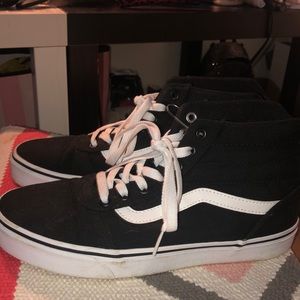 Women’s black high top vans size 9